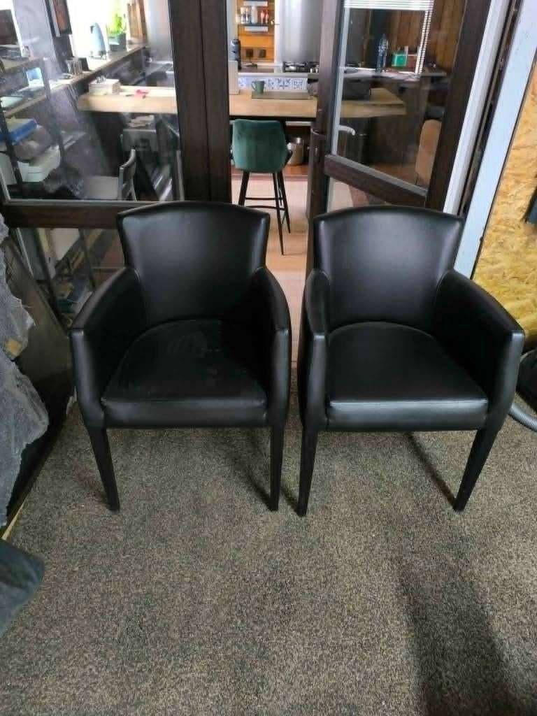 Lot de 2 tables carrées et 2 chaises horeca